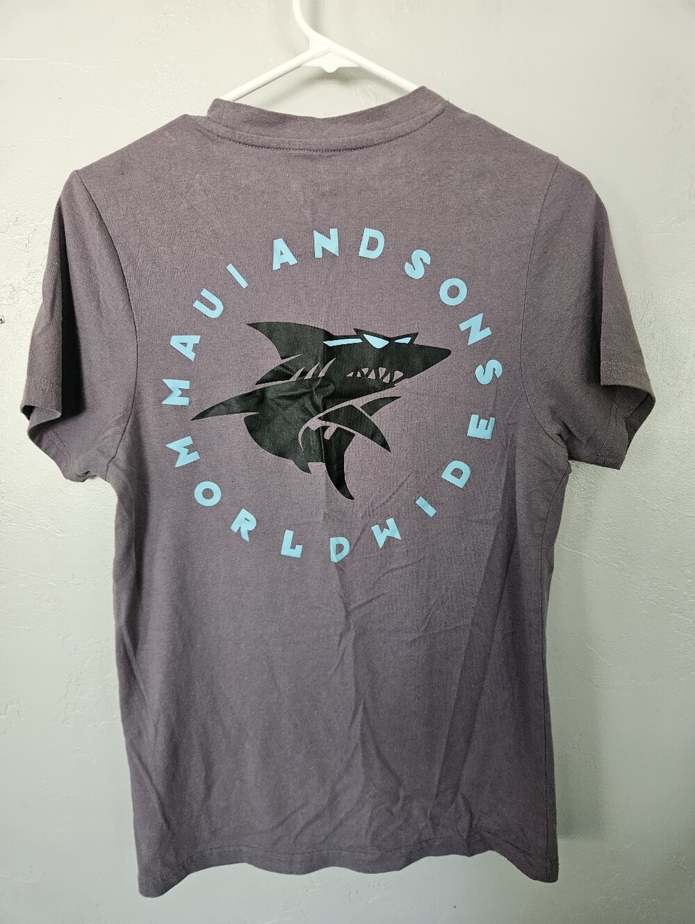 Maui and Sons Men’s Small Purple Short Sleeve Graphic Tee - Shark Logo